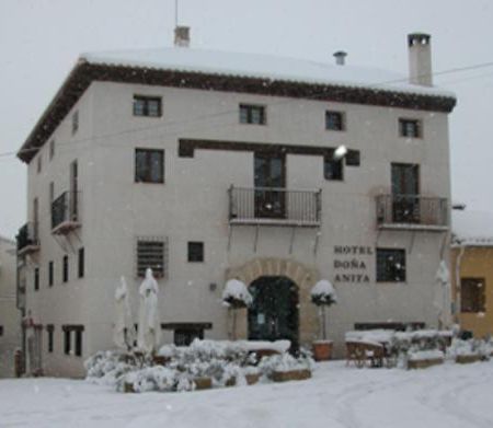 Hotel Restaurante Dona Anita Requena Exterior photo