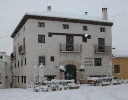 Hotel Restaurante Dona Anita Requena Exterior photo